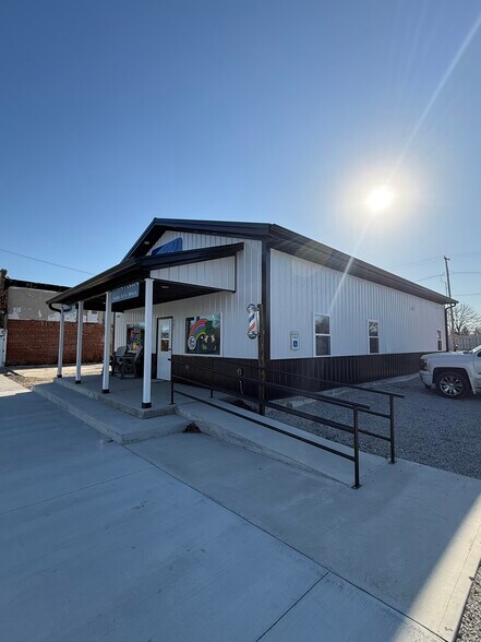 307 S Superior St, Ramsey, IL à vendre - Photo de l’immeuble – Image 2 sur 23