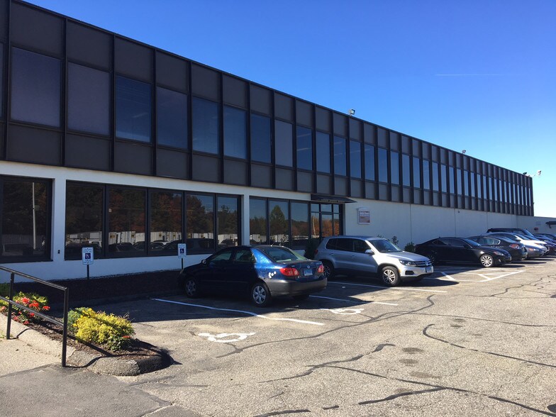 400 Captain Neville Dr, Waterbury, CT à louer - Photo de l’immeuble – Image 3 sur 19