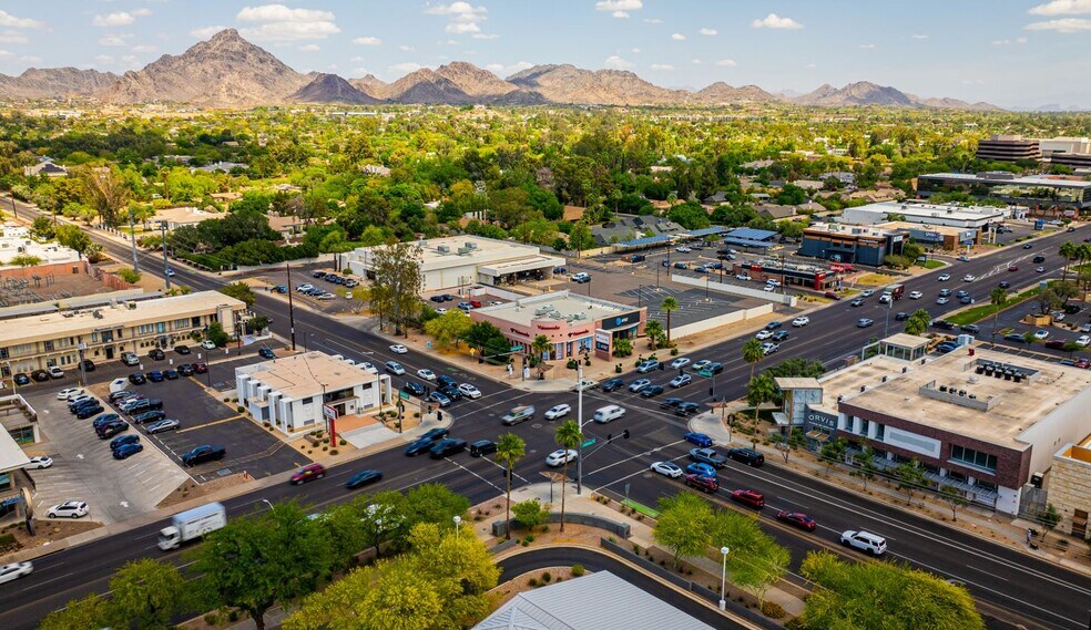 2002 E Camelback Rd, Phoenix, AZ à vendre - Photo de l’immeuble – Image 2 sur 4
