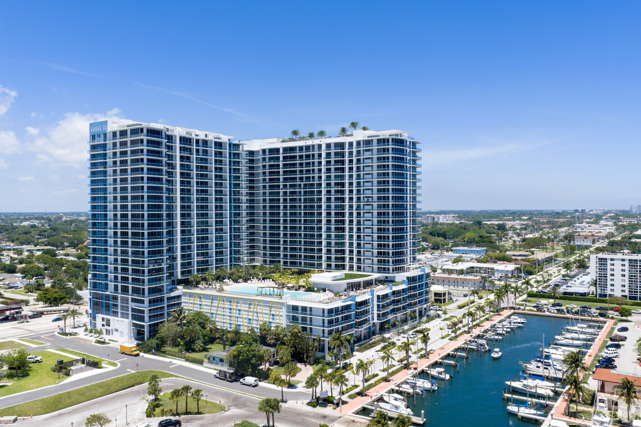 220 Lake Shore Dr, Lake Park, FL à louer Photo principale– Image 1 sur 7