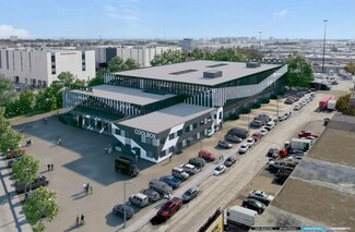 Plus de détails pour 1377 The Queensway, Toronto, ON - Local d'activités, Industriel/Logistique à louer