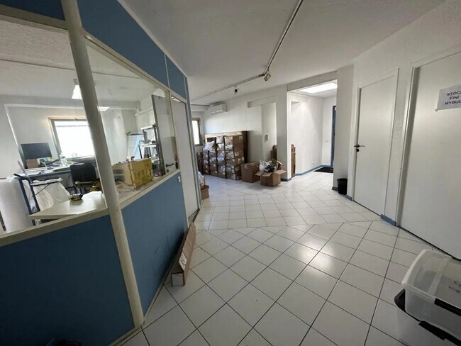 Plus de détails pour Bureau à louer