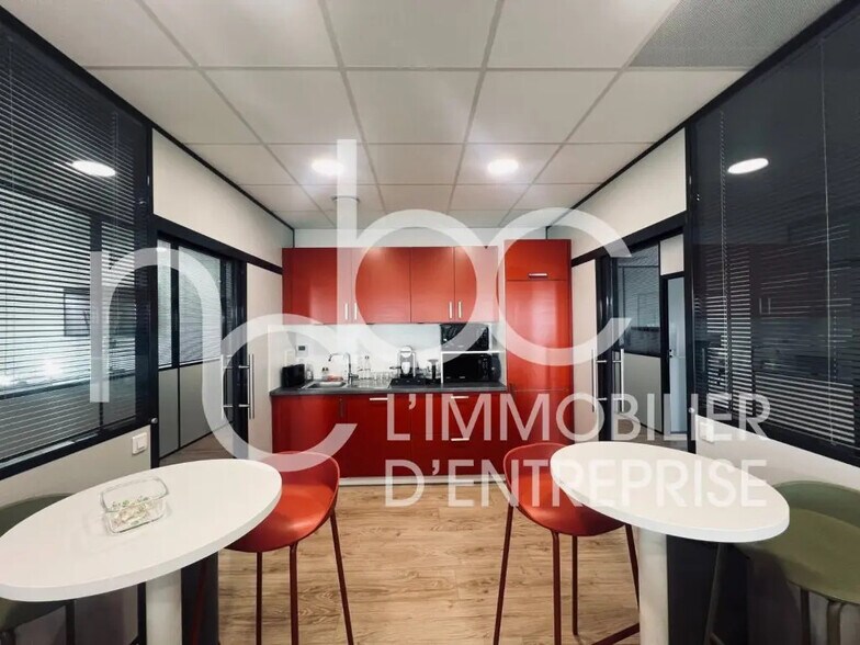 Bureau dans Chassieu à vendre - Photo de l’immeuble – Image 3 sur 5