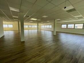 Bureau dans Saint-Priest à louer Photo intérieure– Image 2 sur 8