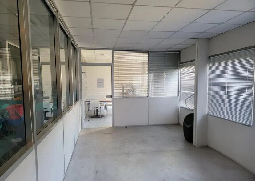 Local d’activités dans La Farlède à louer - Photo de l’immeuble – Image 3 sur 8