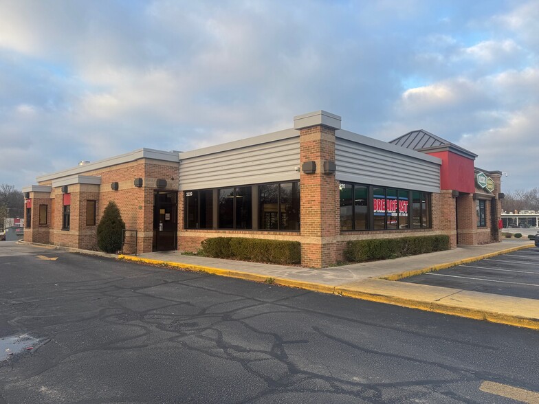 3220 N Anthony Blvd, Fort Wayne, IN à louer - Photo de l’immeuble – Image 2 sur 11