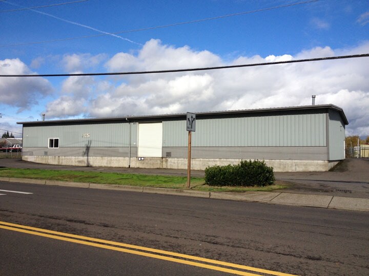 1125 NE Salem Industrial Dr, Salem, OR à louer Photo de l’immeuble– Image 1 sur 8