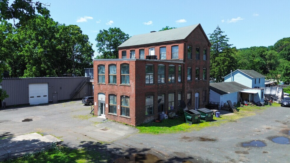 47 Billard St, Meriden, CT à vendre - Photo de l’immeuble – Image 3 sur 29