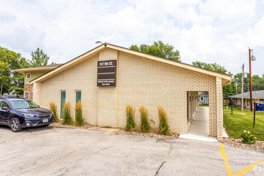 917 9th St, West Des Moines, IA à louer - Photo de l’immeuble – Image 3 sur 3