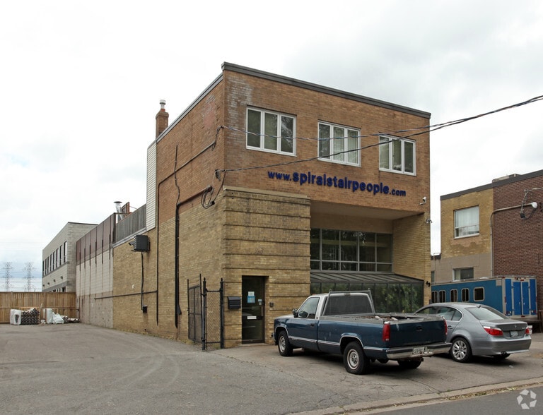 49 Research Rd, Toronto, ON à louer - Photo de l’immeuble – Image 2 sur 2