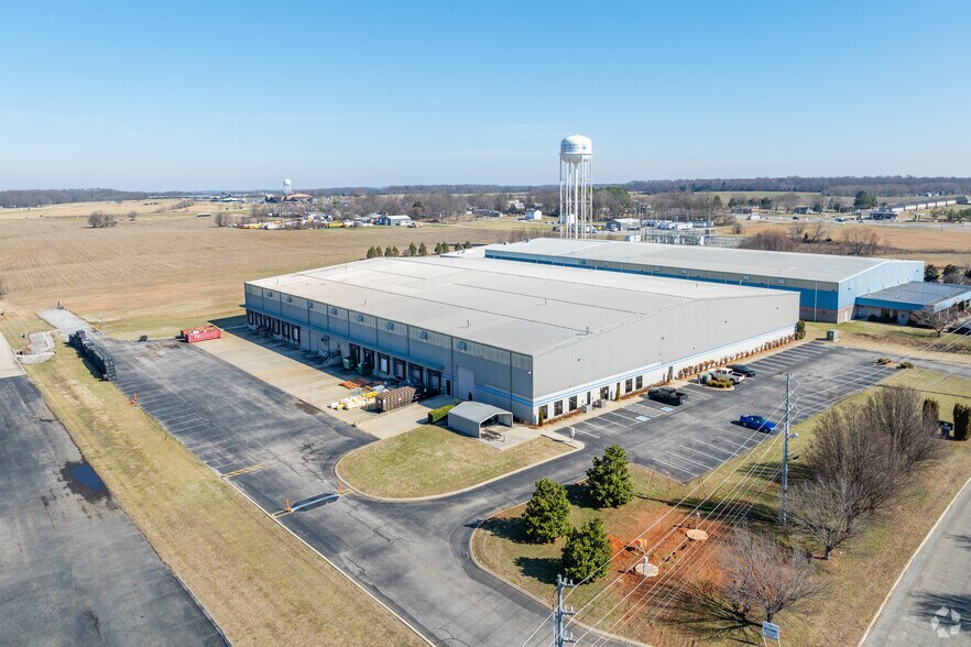 1035 Fred White Blvd, Portland, TN à louer - Photo de l’immeuble – Image 2 sur 4