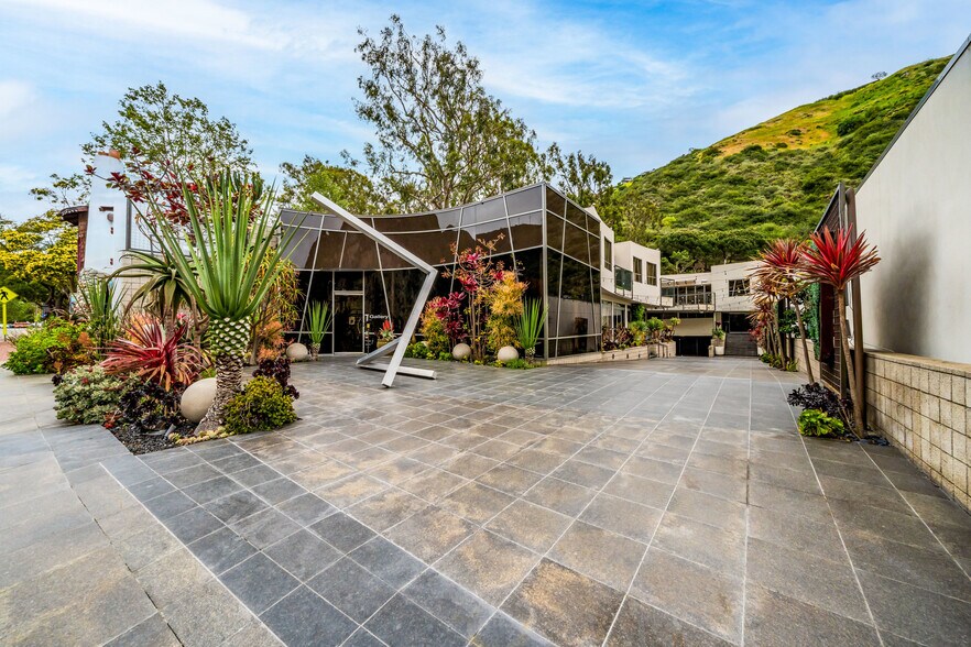 891 Laguna Canyon Rd, Laguna Beach, CA à vendre - Photo de l’immeuble – Image 2 sur 5