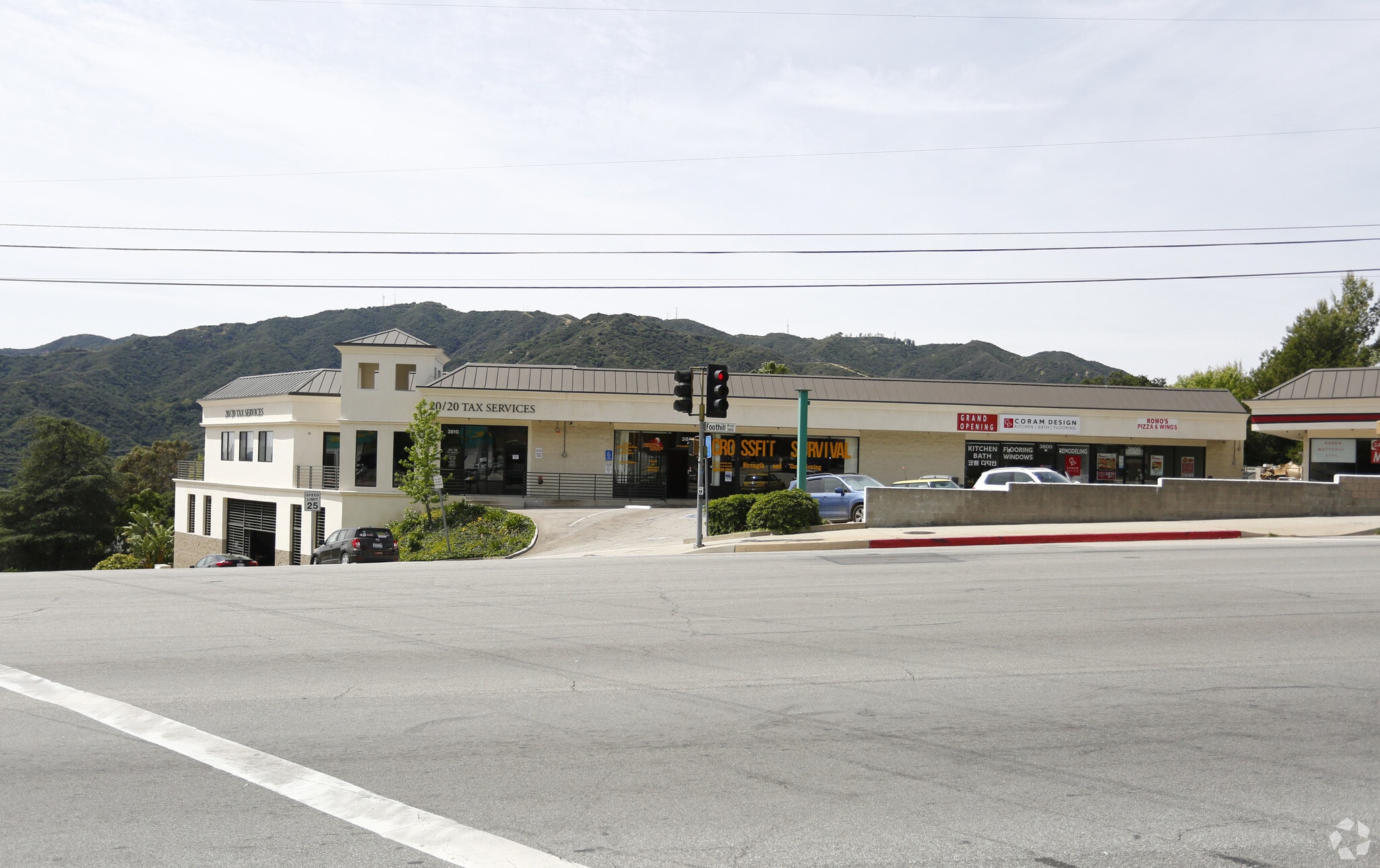 3800 Foothill Blvd, Glendale, CA à louer Photo principale– Image 1 sur 2
