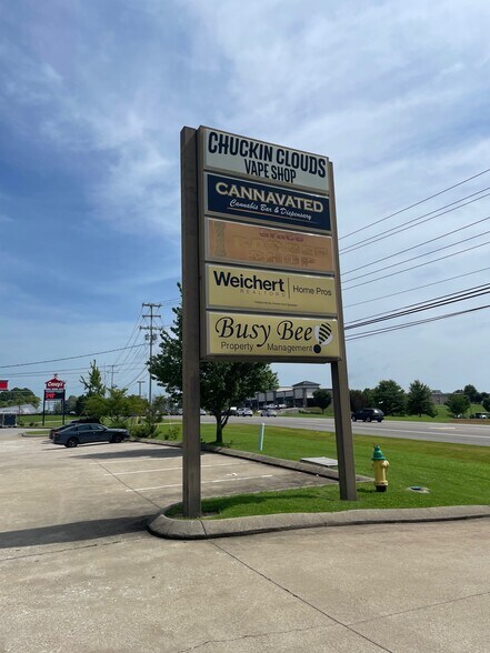 2680 Trenton Rd, Clarksville, TN à louer - Photo de l’immeuble – Image 2 sur 7
