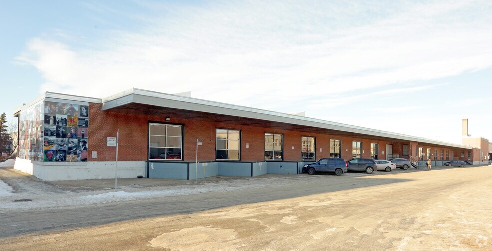 10550 107th St NW, Edmonton, AB à louer - Photo de l’immeuble – Image 1 sur 4