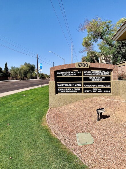 5700 W Olive Ave, Glendale, AZ à louer - Photo de l’immeuble – Image 3 sur 61