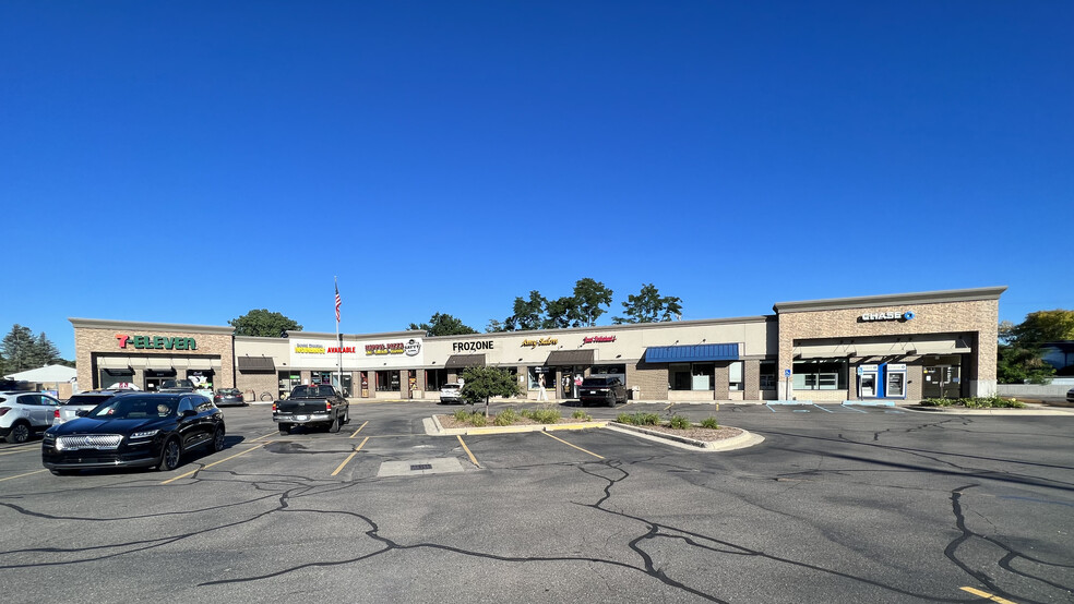 2141-2181 N Pontiac Trail, Commerce Township, MI à louer - Photo de l’immeuble – Image 1 sur 6
