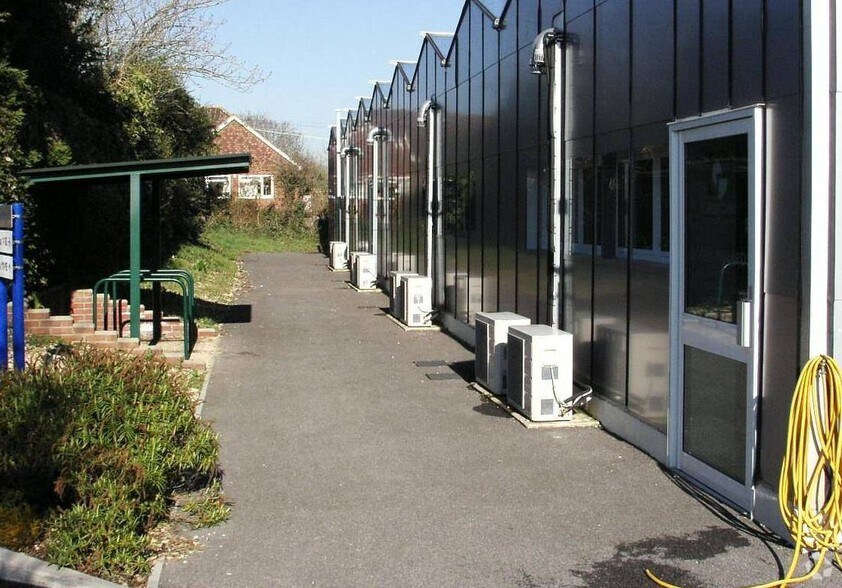 Fryern Court Rd, Fordingbridge à louer - Photo de l’immeuble – Image 2 sur 8
