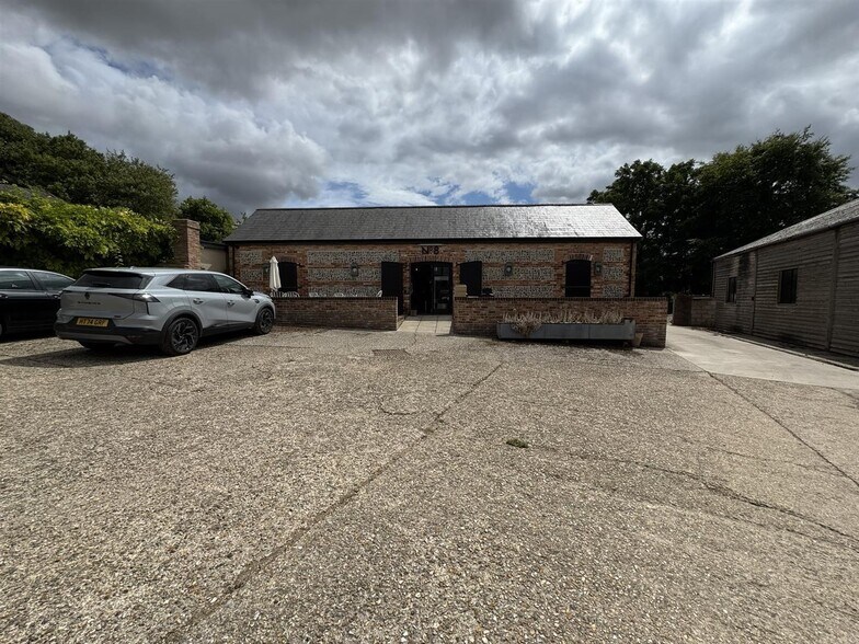 Salisbury Road, Tarrant Hinton à louer - Photo de l’immeuble – Image 3 sur 5