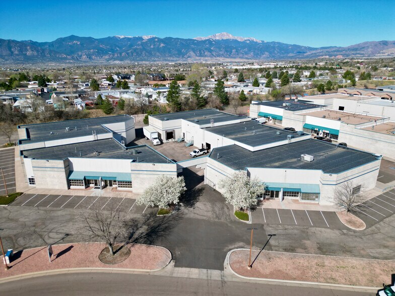 4745 Town Center Dr, Colorado Springs, CO à louer - Photo de l’immeuble – Image 2 sur 22