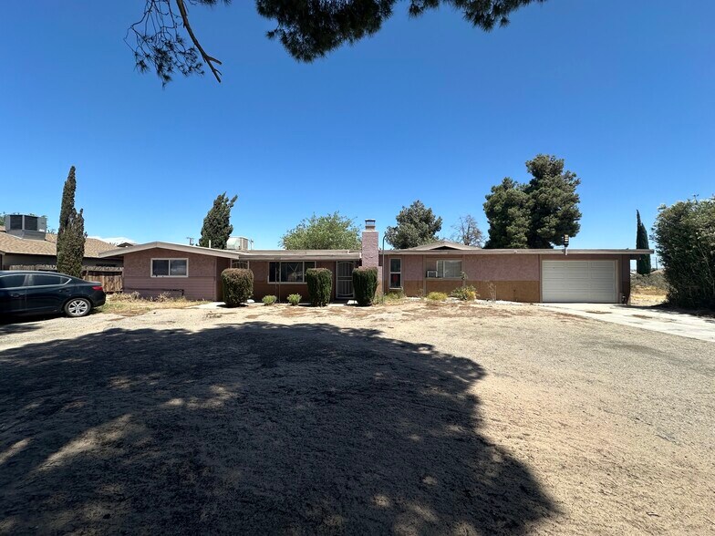15826 Bear Valley Rd, Victorville, CA à vendre - Photo de l’immeuble – Image 1 sur 3