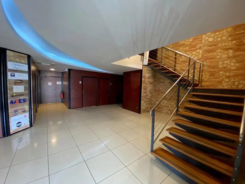 1 Rond-Point De Flotis, Saint-Jean à louer - Hall d’entrée – Image 2 sur 35