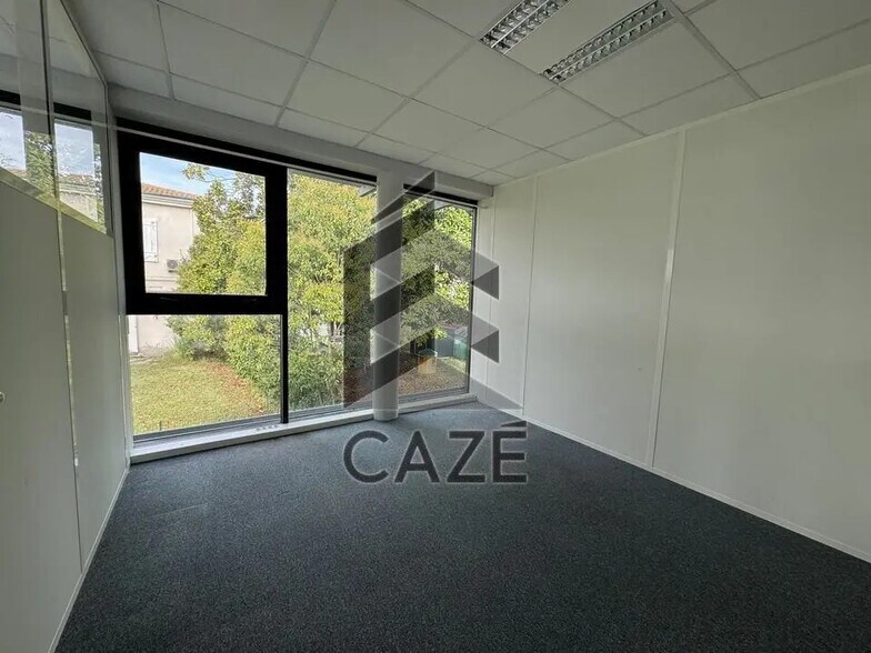 Bureau dans Lormont à louer - Photo intérieure – Image 3 sur 6
