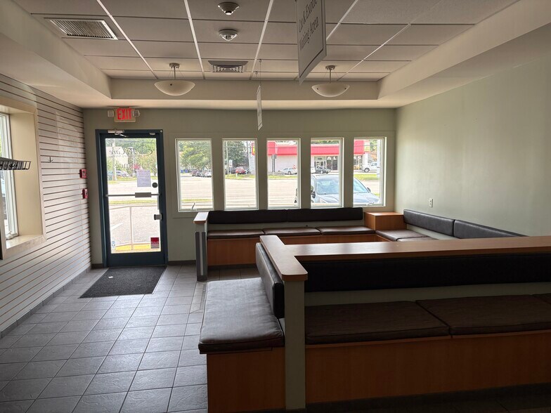 5201 Virginia Beach Blvd, Virginia Beach, VA à louer - Hall d’entrée – Image 3 sur 4