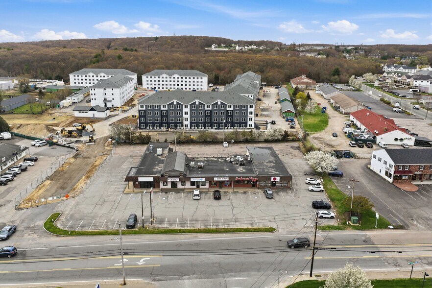 584-588 Kelley Blvd, North Attleboro, MA à vendre - Photo de l’immeuble – Image 2 sur 7
