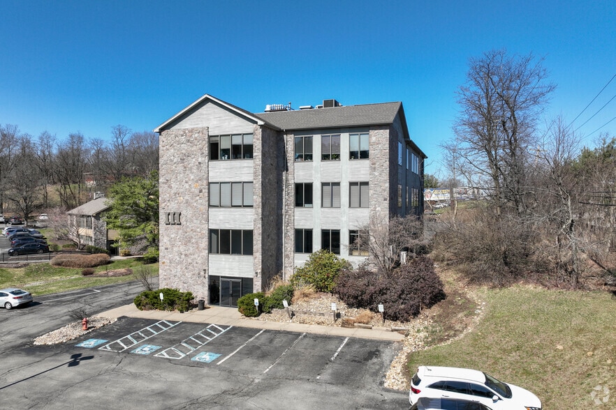 105 Bradford Rd, Wexford, PA à vendre - Photo principale – Image 1 sur 43