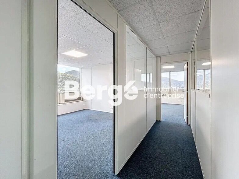 Bureau dans Carros à louer - Photo de l’immeuble – Image 3 sur 10