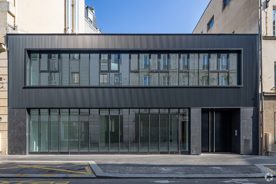 Rue Des Vinaigriers, Paris à vendre - Photo principale – Image 1 sur 19