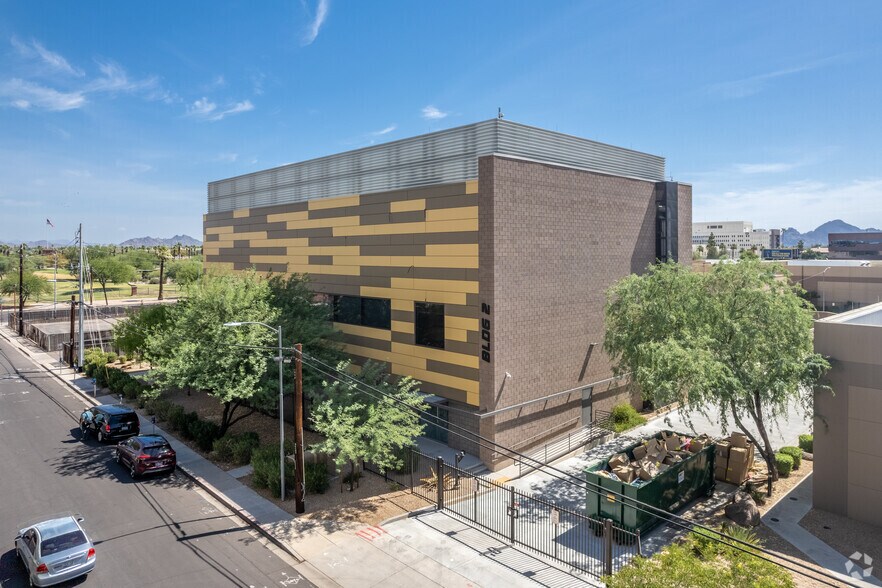 4010 N 3rd St, Phoenix, AZ à louer - Photo de l’immeuble – Image 2 sur 6