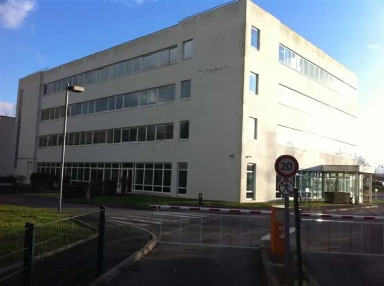 157 Rue De La Minière, Buc à vendre - Photo de l’immeuble – Image 2 sur 11