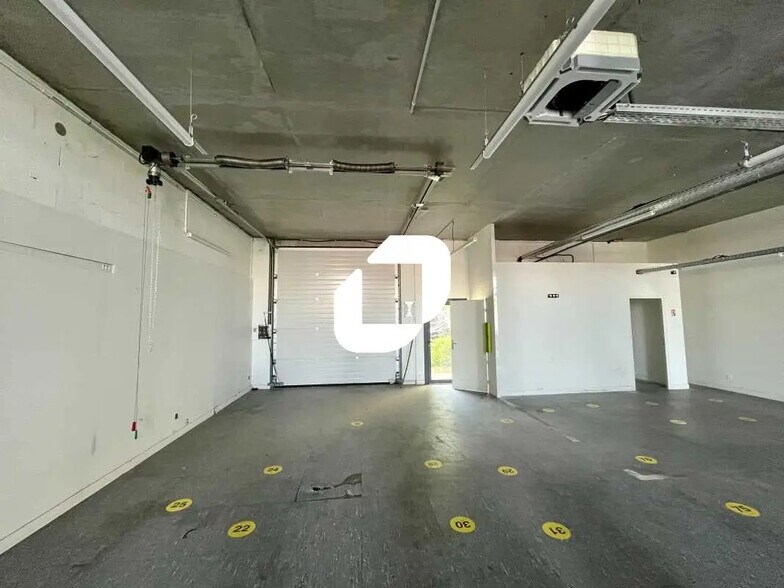 Local d’activités dans Lyon à louer - Photo de l’immeuble – Image 3 sur 13