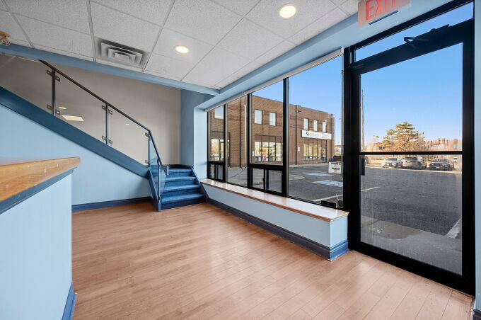 355 Harry Walker Pky N, Newmarket, ON à louer Photo de l’immeuble– Image 1 sur 14