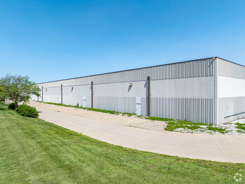5240 S 19th St, Lincoln, NE à louer - Photo de l’immeuble – Image 3 sur 10