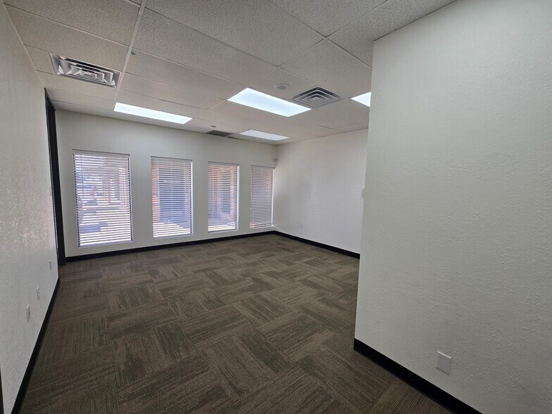 1864 Norwood Dr, Hurst, TX à louer - Photo intérieure – Image 3 sur 9
