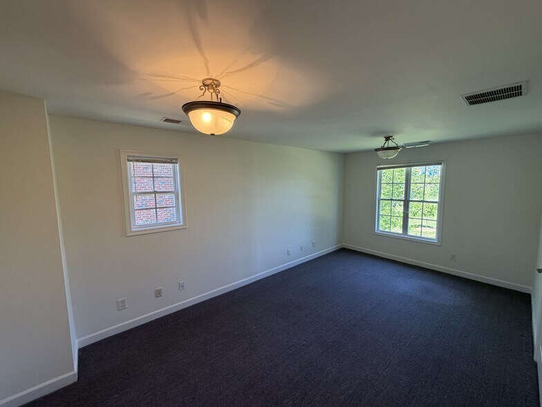 2318 Katie Leigh Ln, Monroe, NC à vendre - Photo de l’immeuble – Image 2 sur 7