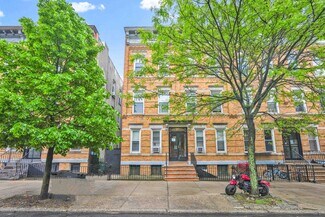 Plus de détails pour 6424 Madison St, Ridgewood, NY - Logement à vendre