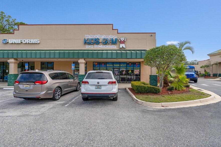 9365 Philips Hwy, Jacksonville, FL à vendre - Photo de l’immeuble – Image 3 sur 28