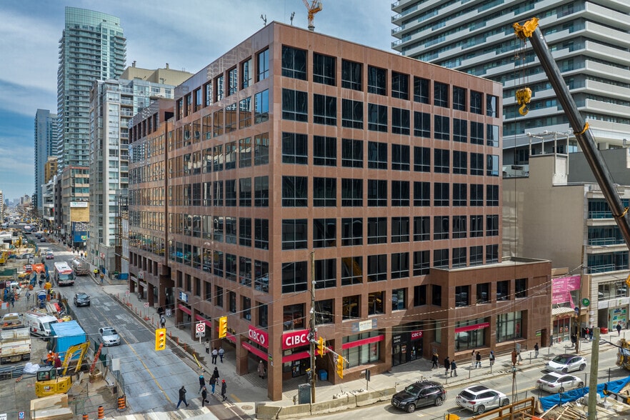 1 Eglinton Ave E, Toronto, ON à louer - Photo principale – Image 1 sur 14