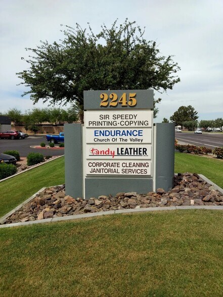 2245 W University Dr, Tempe, AZ à louer - Photo de l’immeuble – Image 3 sur 7