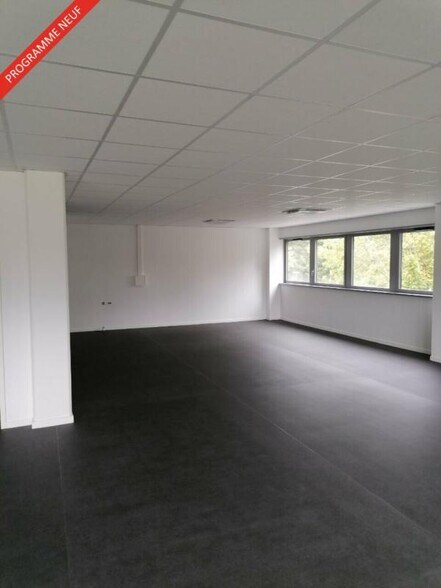 Bureau dans Mont-Saint-Aignan à louer - Photo de l’immeuble – Image 3 sur 9