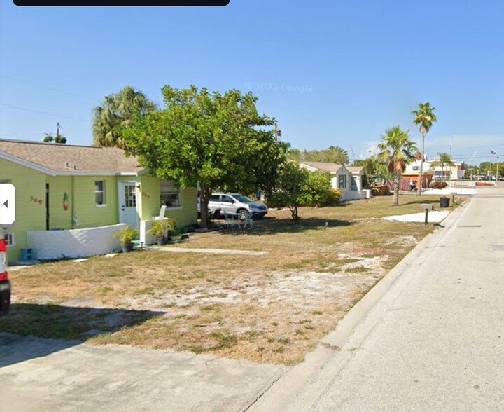 69th Ave, Saint Petersburg, FL à vendre - Photo de l’immeuble – Image 3 sur 5