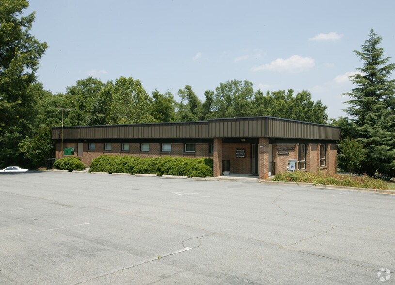 1522 Vaughn Rd, Burlington, NC à vendre - Photo de l’immeuble – Image 2 sur 5