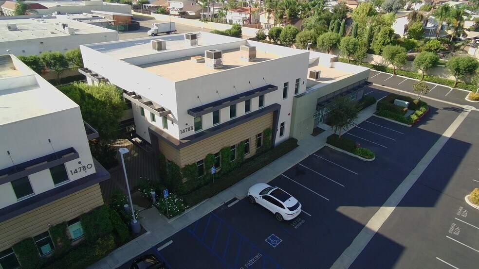 14788 Pipeline Ave, Chino Hills, CA à vendre - Photo de l’immeuble – Image 3 sur 12