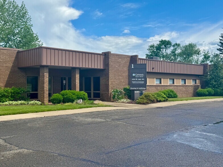 830 Bethesda Dr, Zanesville, OH à vendre - Photo de l’immeuble – Image 1 sur 15
