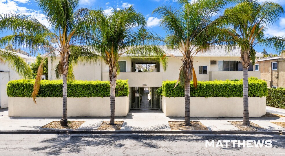 13520 Victory Blvd, Van Nuys, CA à vendre - Photo de l’immeuble – Image 2 sur 3