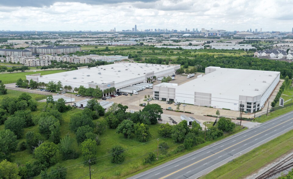 10001 Fannin St, Houston, TX à louer - Photo de l’immeuble – Image 1 sur 3